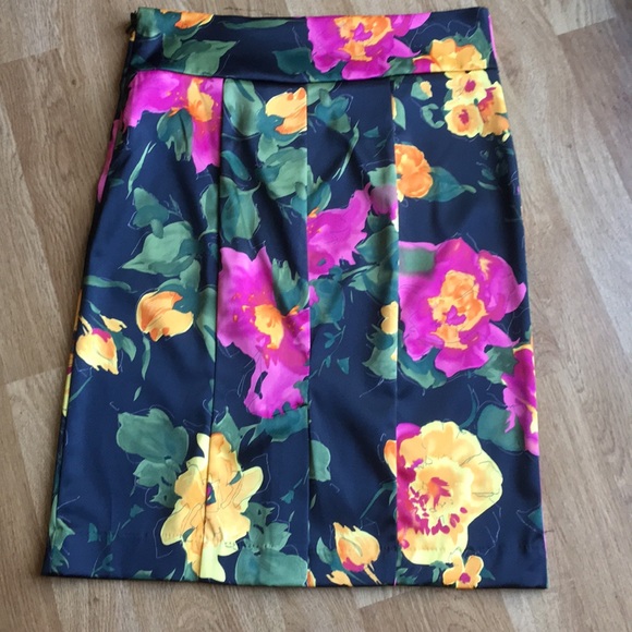 Skirt - Picture 3 of 7